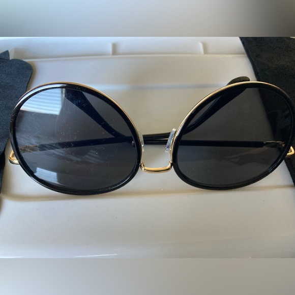 Vintage 90’s gold black rimmed sunglasses - Picture 5 of 7